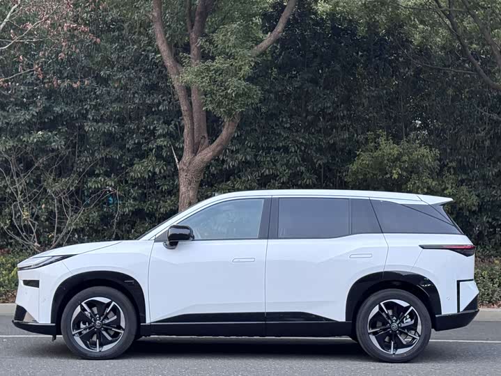 Фото 3 - Toyota bZ3X