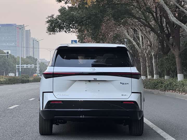 Фото 5 - Toyota bZ3X