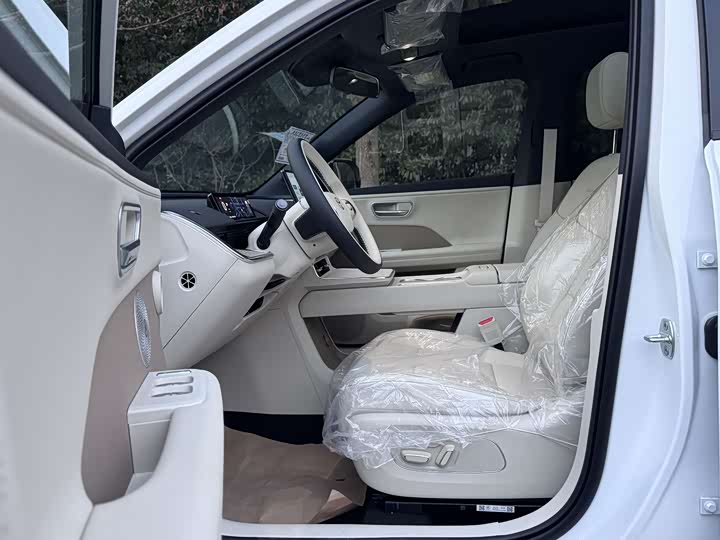 Фото 8 - Toyota bZ3X