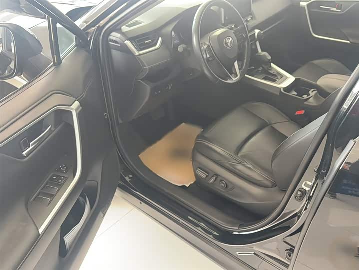 Фото 9 - Toyota Wildlander