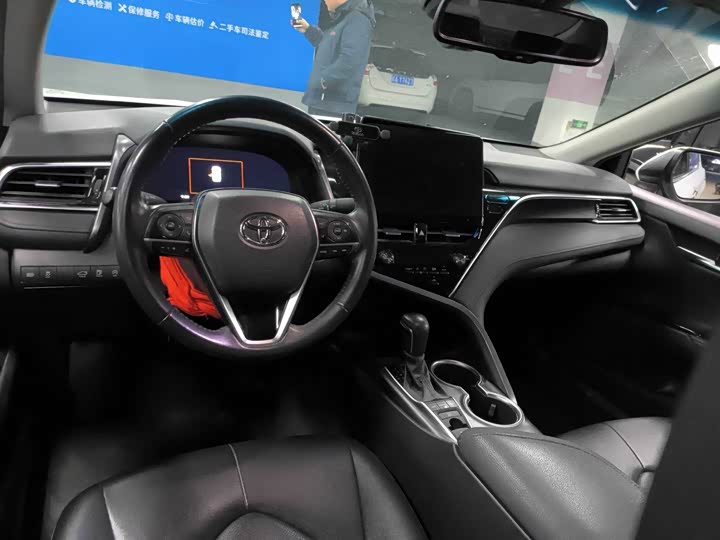 Фото 5 - Toyota Camry