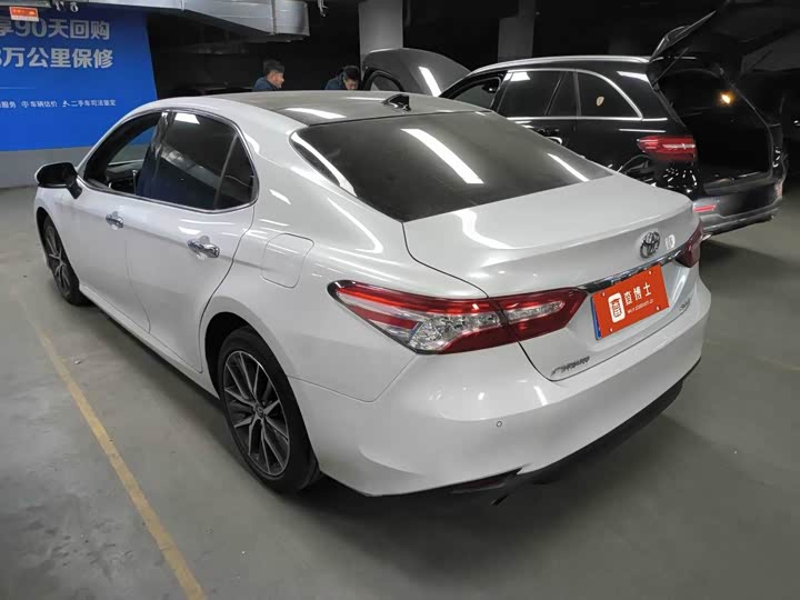 Фото 7 - Toyota Camry