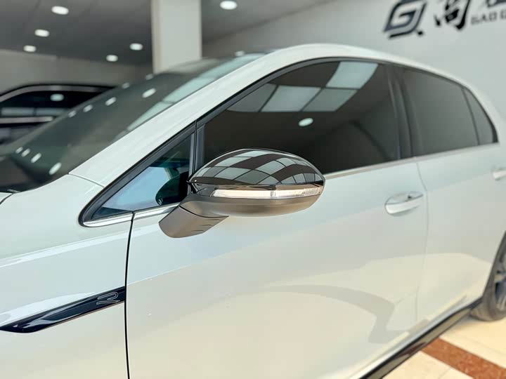 Фото 5 - Volkswagen Golf