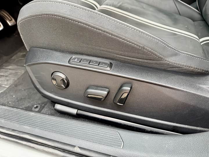 Фото 8 - Volkswagen Golf