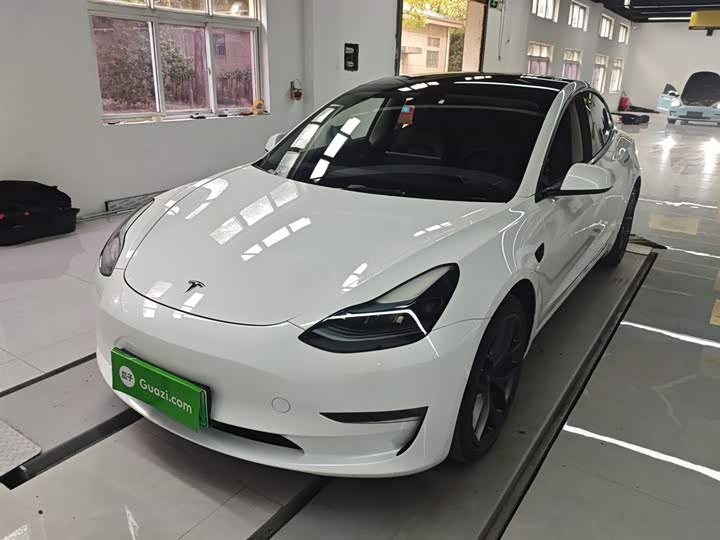 Фото 1 - Tesla Model 3