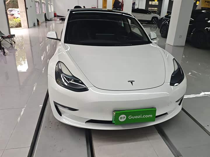 Фото 3 - Tesla Model 3