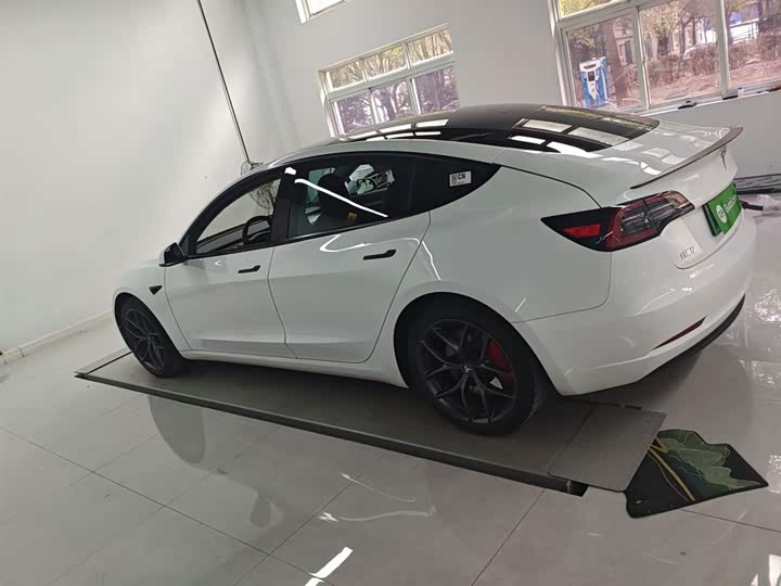 Фото 5 - Tesla Model 3