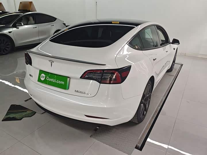 Фото 7 - Tesla Model 3