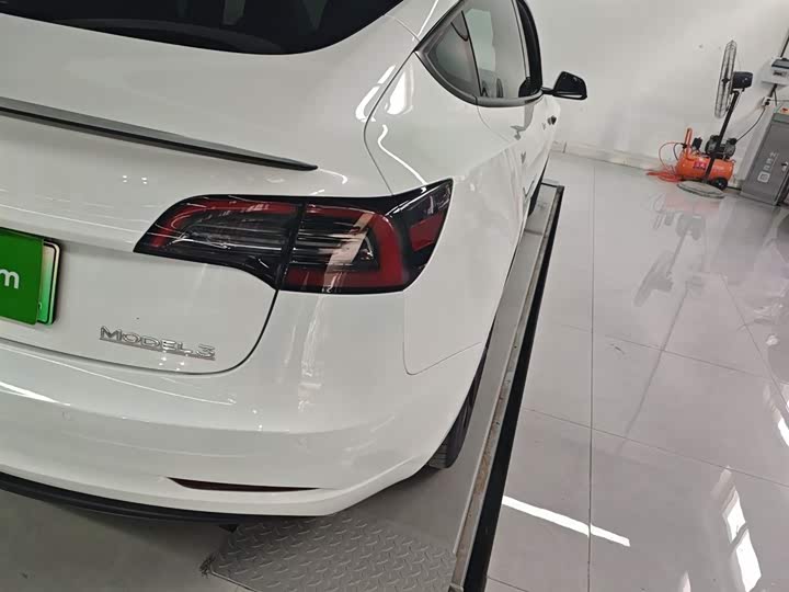 Фото 8 - Tesla Model 3