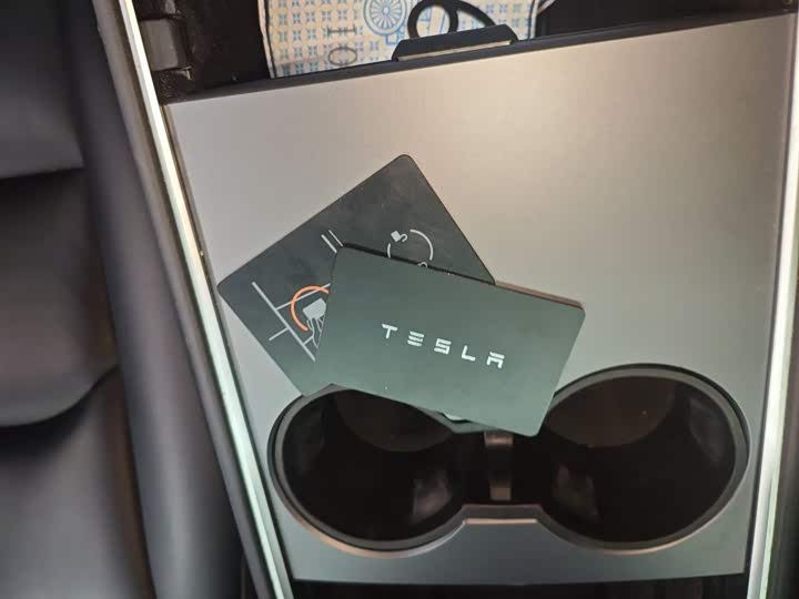 Фото 9 - Tesla Model 3