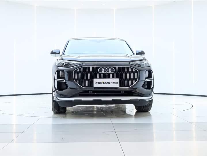 Фото 2 - Audi Q6