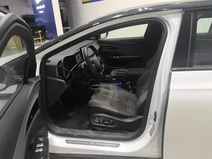 Фото 9 - Hongqi EH7