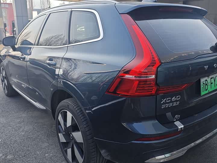 Фото 8 - Volvo XC60 Hybrid