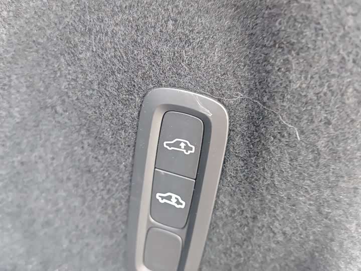 Фото 9 - Volvo XC60 Hybrid