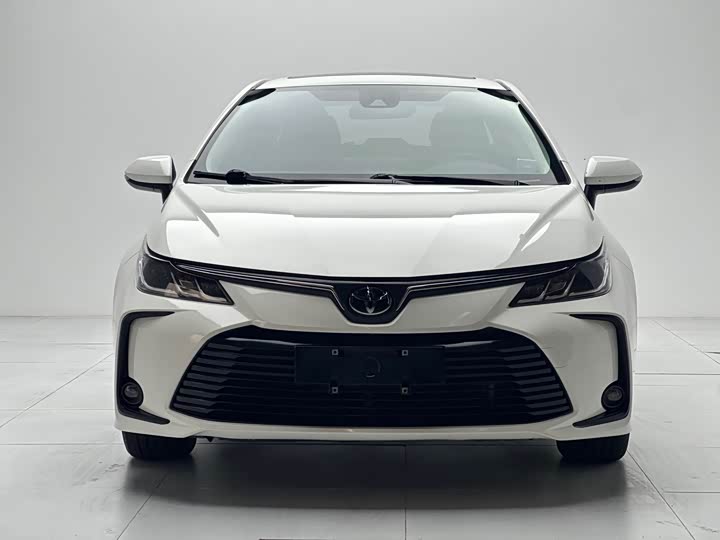 Фото 2 - Toyota Corolla