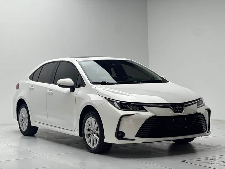 Фото 3 - Toyota Corolla