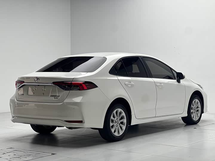 Фото 7 - Toyota Corolla