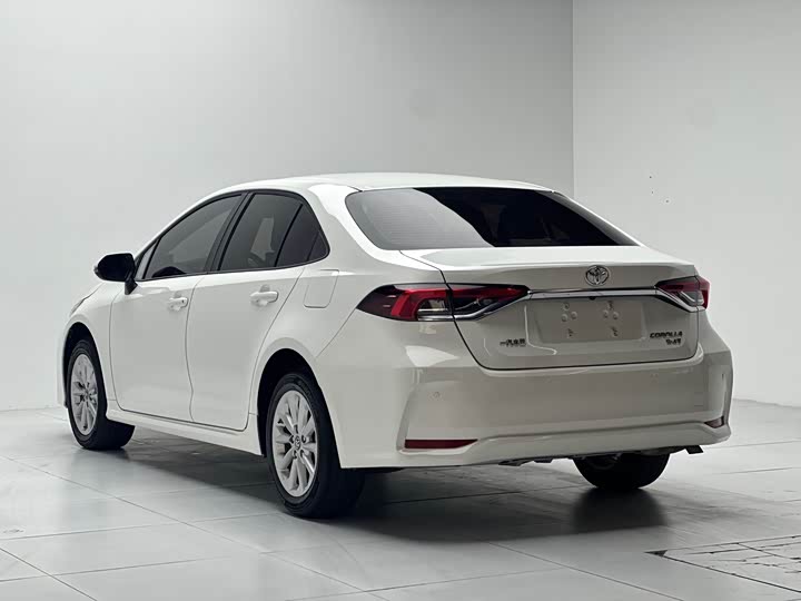 Фото 9 - Toyota Corolla