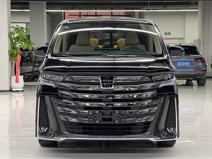 Фото 2 - Toyota Vellfire