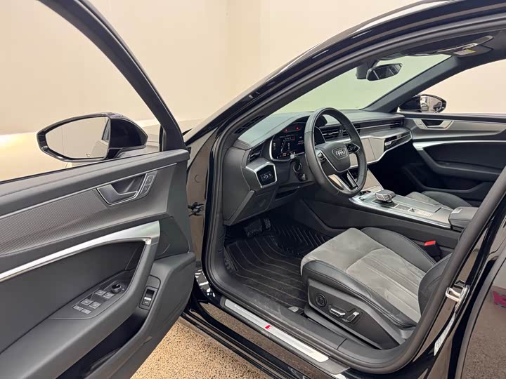 Фото 5 - Audi A6L