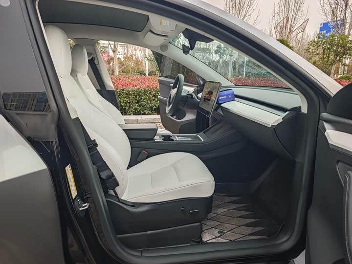 Фото 8 - Tesla Model Y