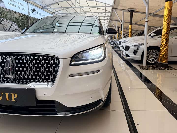 Фото 3 - Lincoln Corsair