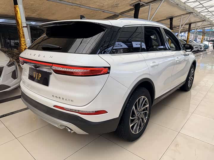 Фото 4 - Lincoln Corsair