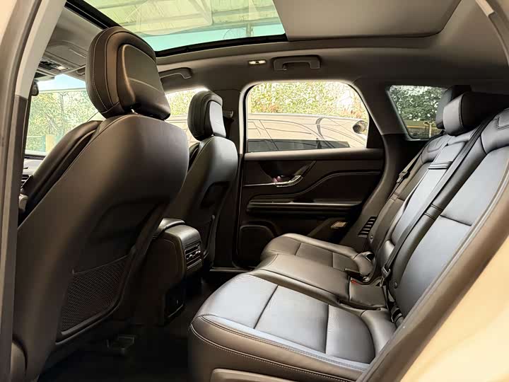 Фото 8 - Lincoln Corsair