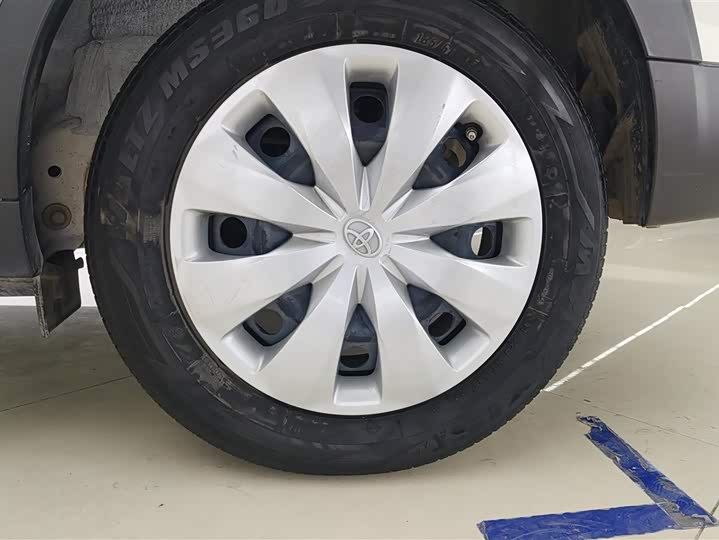 Фото 6 - Toyota Yaris L Hatchback