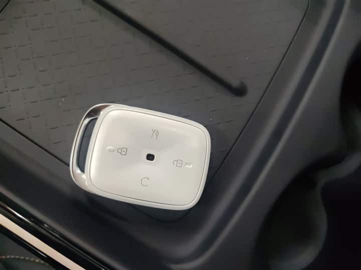 Фото 9 - BAIC Arcfox T1