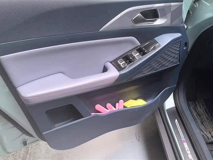 Фото 7 - Geely Geometry E Firefly