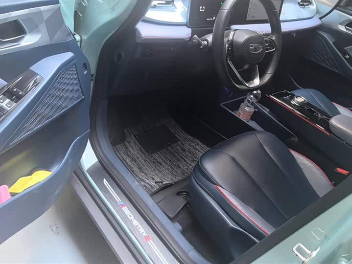 Фото 9 - Geely Geometry E Firefly