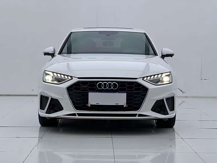 Фото 2 - Audi A4L