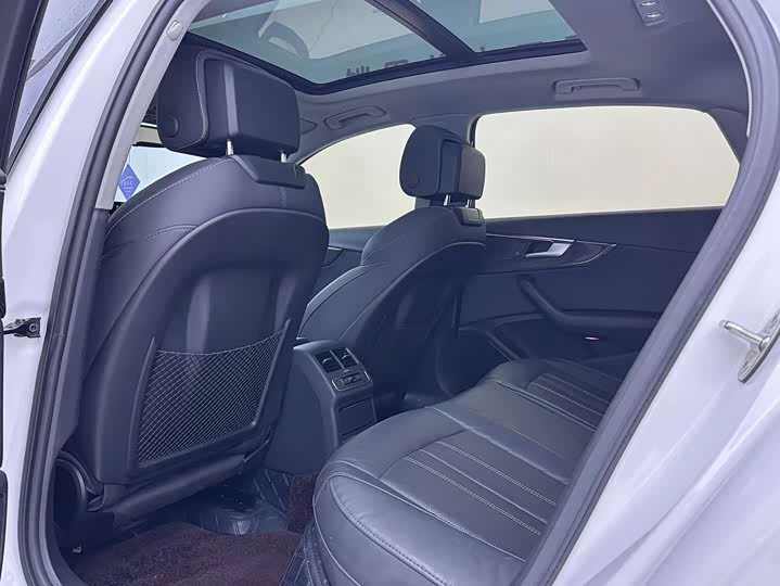 Фото 4 - Audi A4L