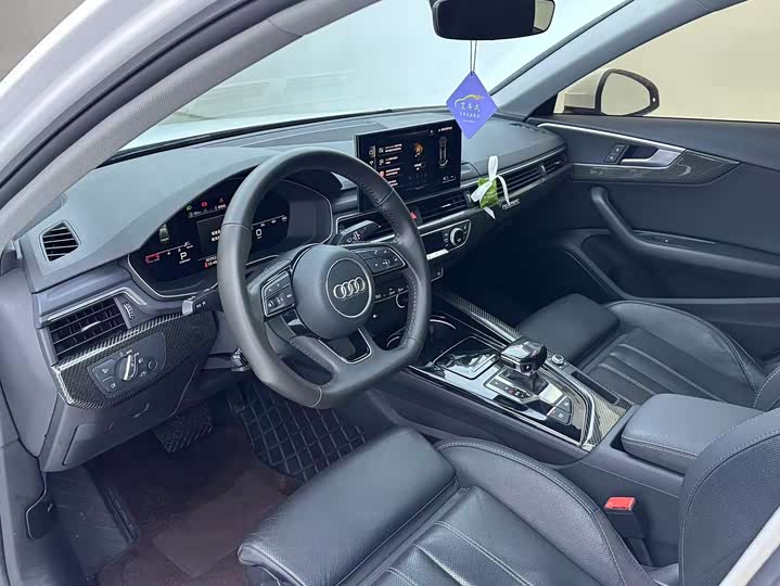 Фото 5 - Audi A4L