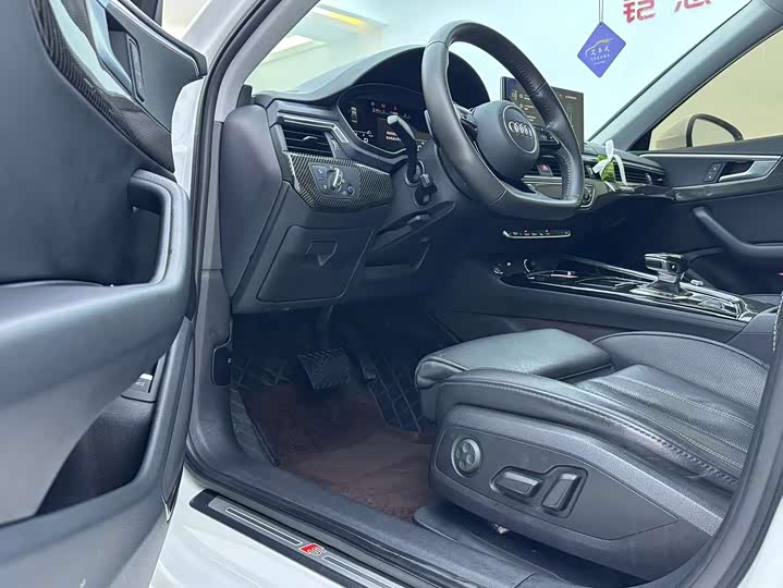 Фото 6 - Audi A4L