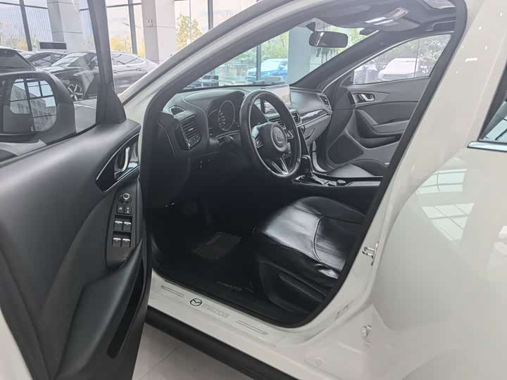 Фото 8 - Mazda CX-4