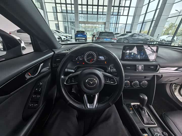 Фото 9 - Mazda CX-4