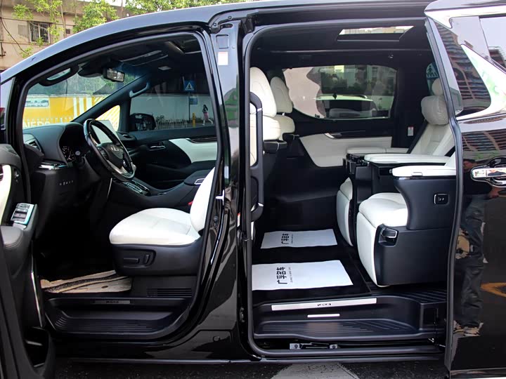 Фото 6 - Lexus LM