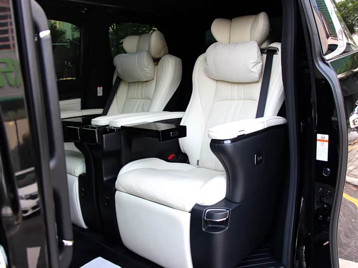 Фото 7 - Lexus LM