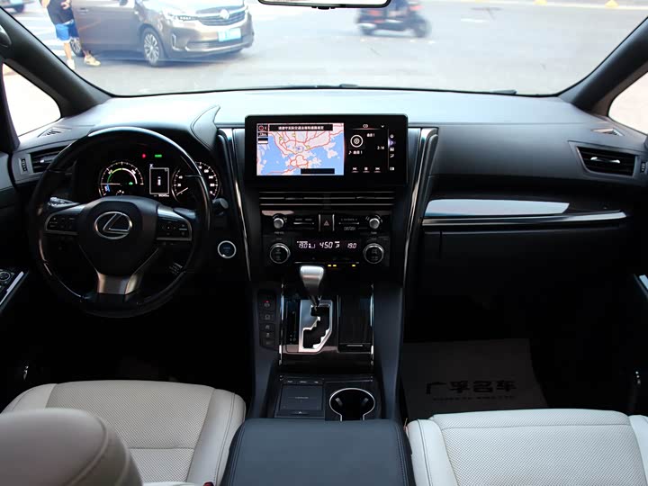 Фото 8 - Lexus LM