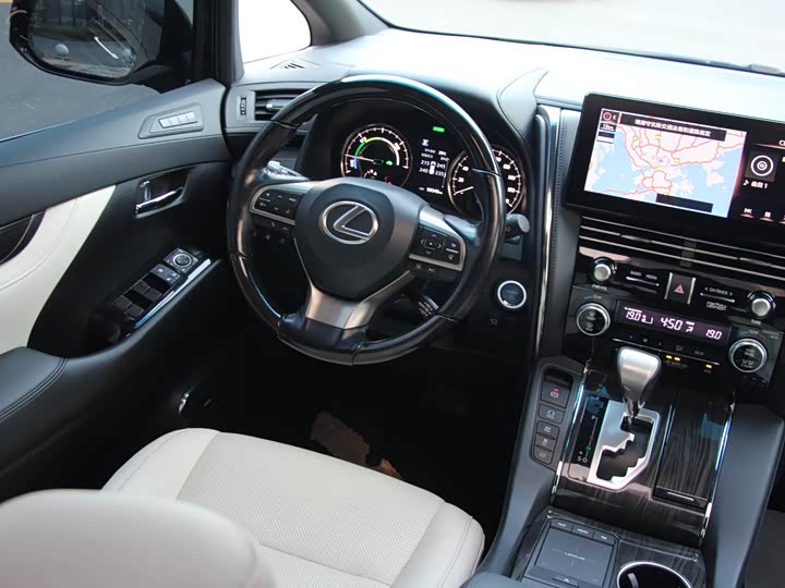 Фото 9 - Lexus LM