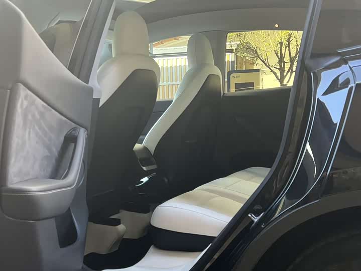 Фото 8 - Tesla Model Y