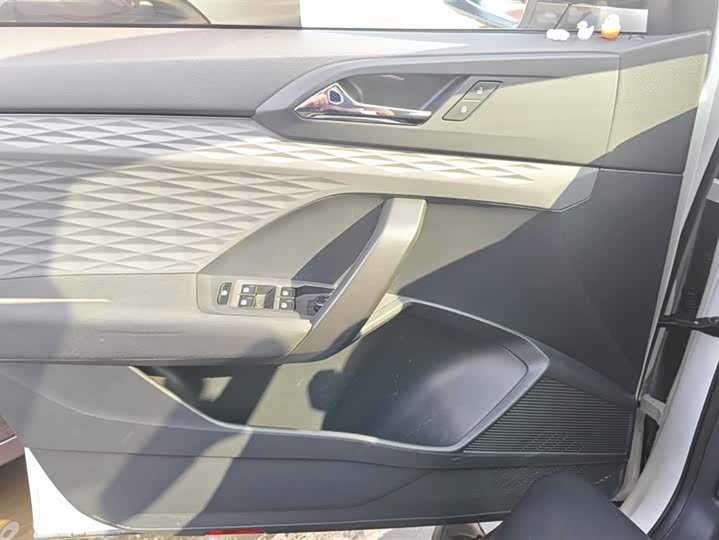 Фото 7 - Volkswagen Tharu