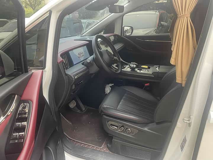 Фото 4 - GAC Trumpchi E9