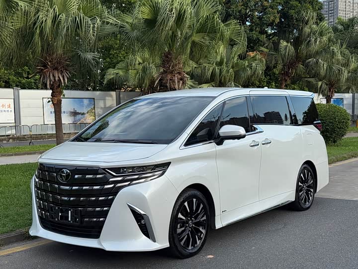 Фото 1 - Toyota Alphard