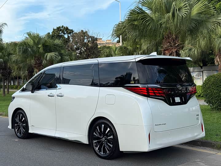 Фото 3 - Toyota Alphard