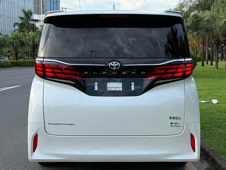 Фото 4 - Toyota Alphard
