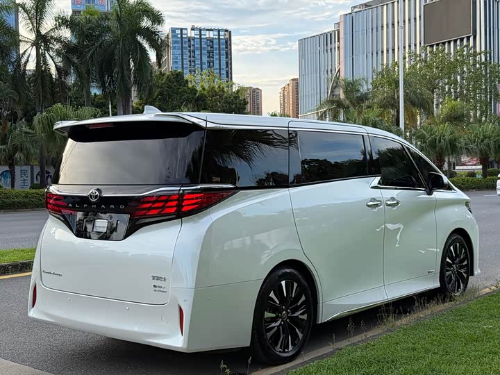 Фото 5 - Toyota Alphard
