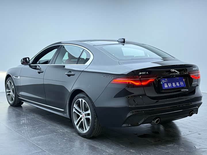 Фото 6 - Jaguar XE L